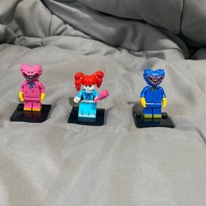 Poppy’s playtime characters: poppy, huggy wuggy and kissy missy